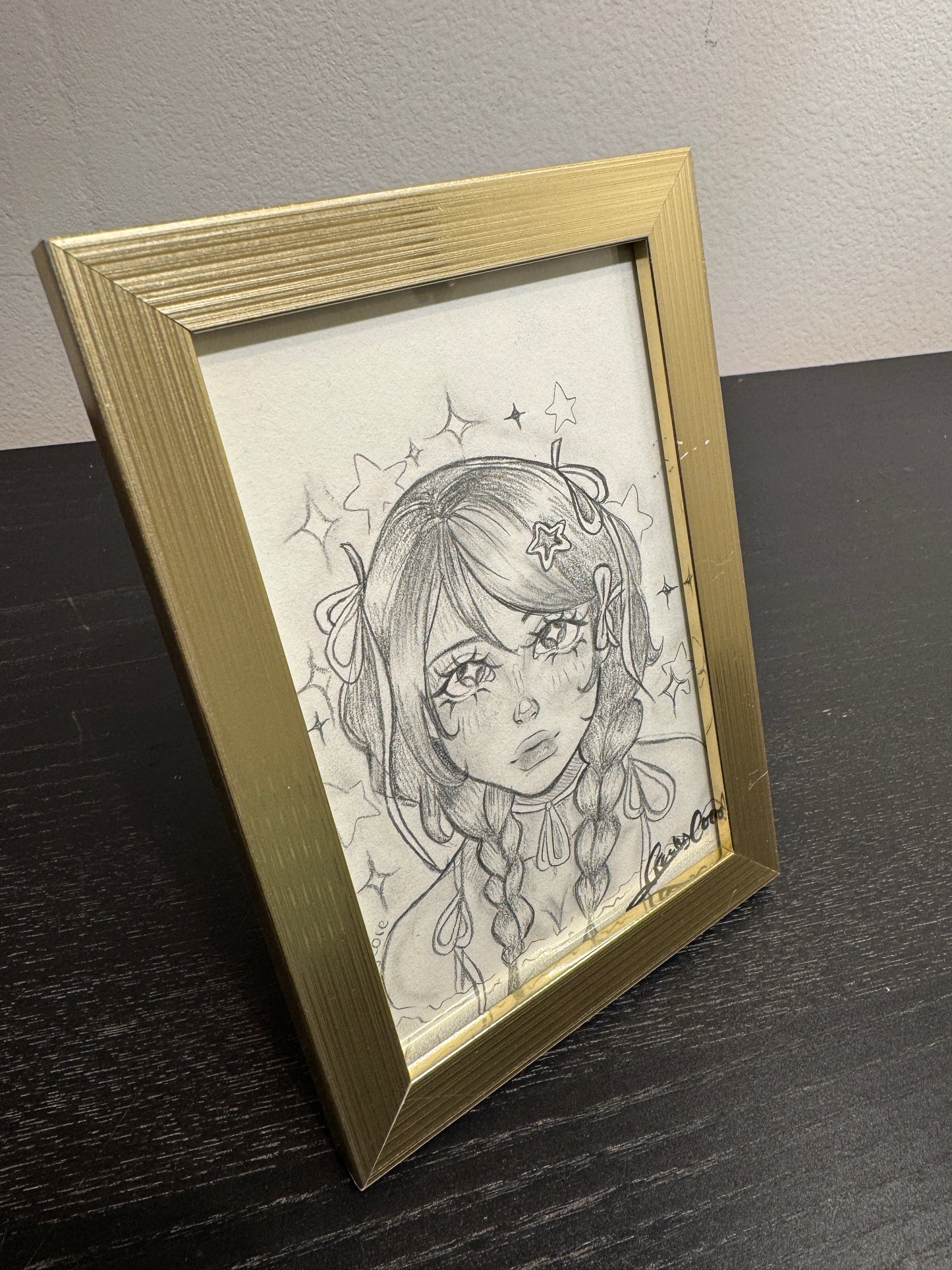 Dessin original et exemplaire unique crée par Sketchycore, format 110mm x 165mm avec son cadre